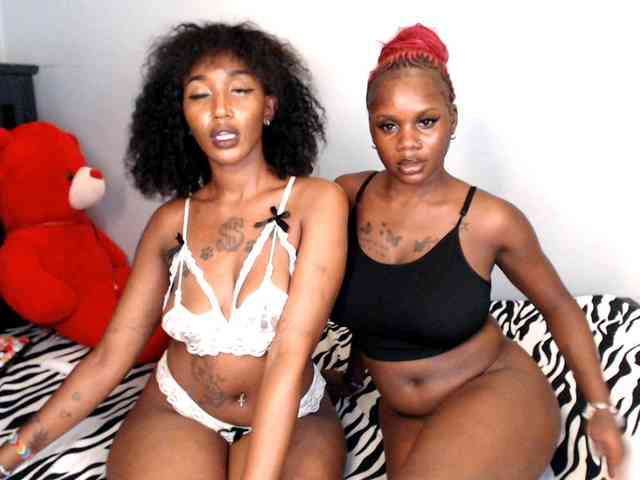 MidnightBloom webcam