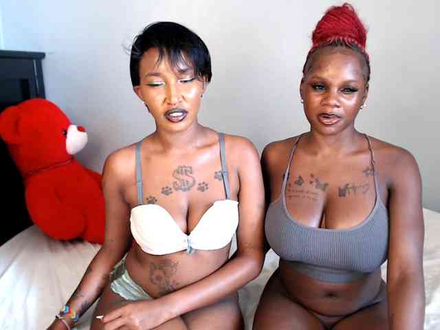 MidnightBloom webcam
