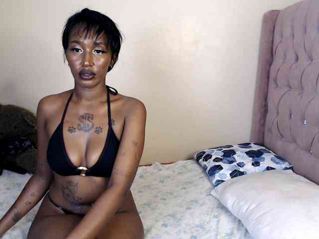 MidnightBloom webcam