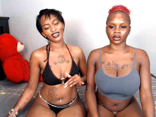 MidnightBloom webcam