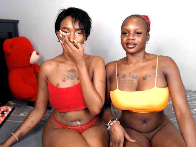 MidnightBloom Live Webcam on BongaCams