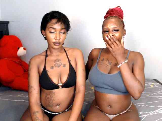 MidnightBloom webcam
