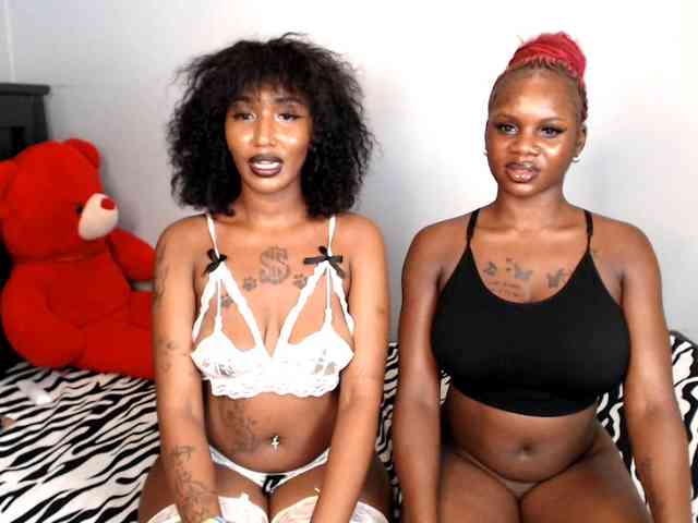 MidnightBloom webcam