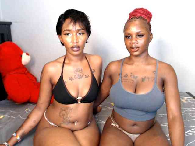 MidnightBloom webcam