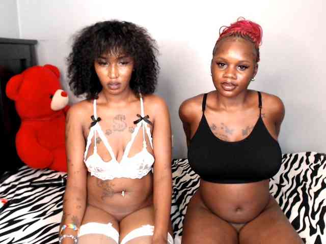 MidnightBloom webcam