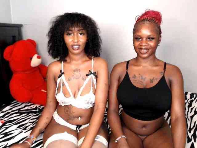 MidnightBloom webcam