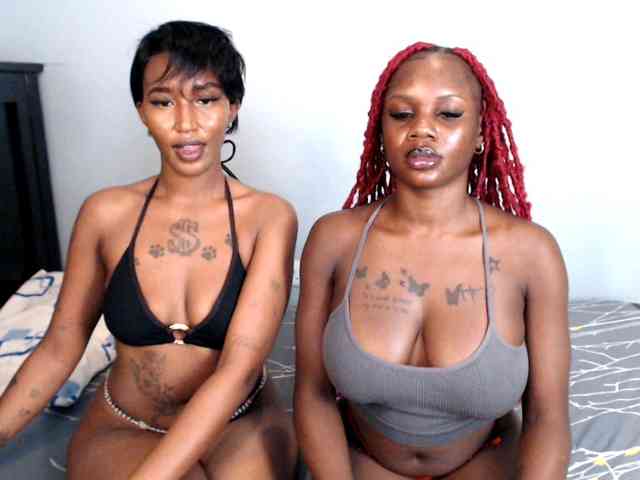 MidnightBloom webcam