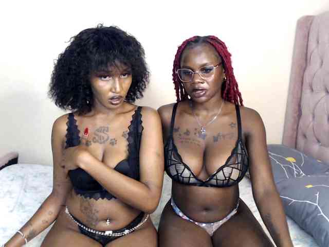 MidnightBloom webcam