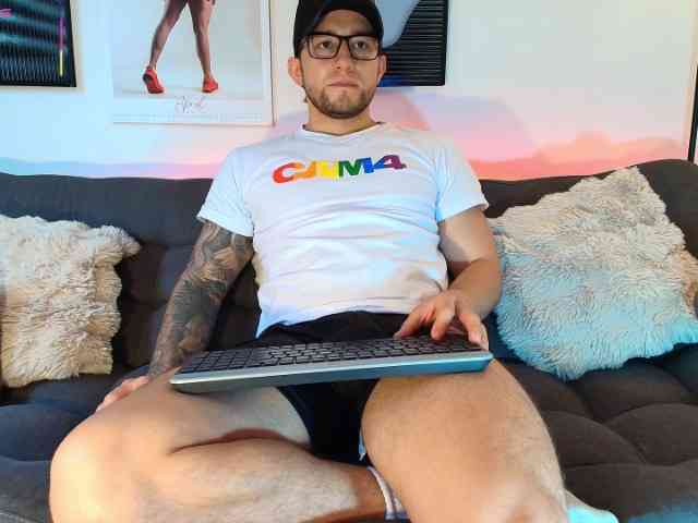 AndreWallker Live Webcam on BongaCams