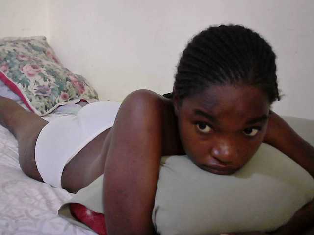 le modèle princess-scovia est en webcam porno dans un show sur le site bongacams, il possède les tags suivants: Ebony,Brunette,Trimmed