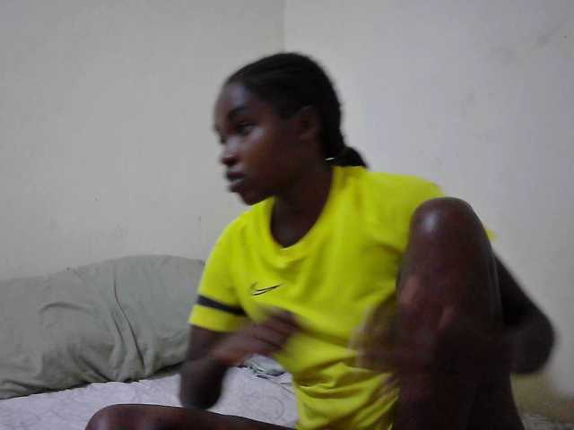 le modèle princess-scovia est en webcam porno dans un show sur le site bongacams, il possède les tags suivants: Ebony,Brunette,Trimmed