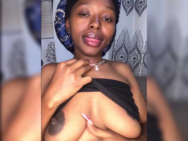 Cleamee webcam bongacams model stream image