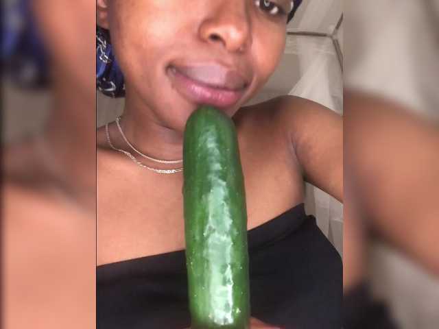 Cleamee webcam bongacams model stream image