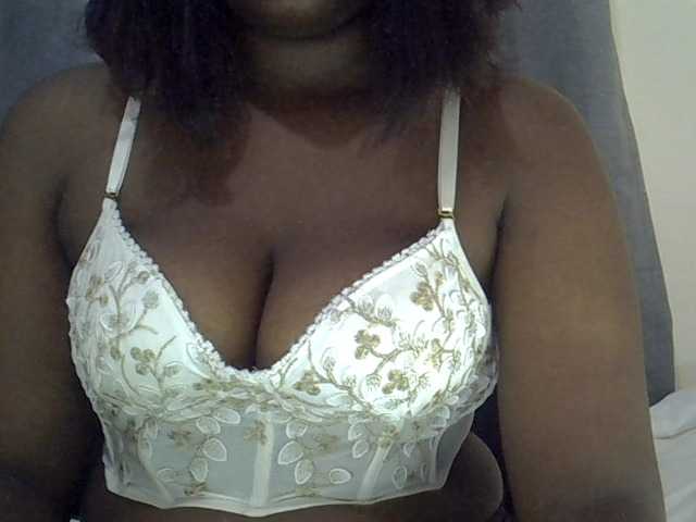 Camilapretty01's BongaCams show and profile