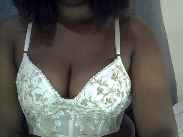 Camilapretty01's BongaCams show and profile