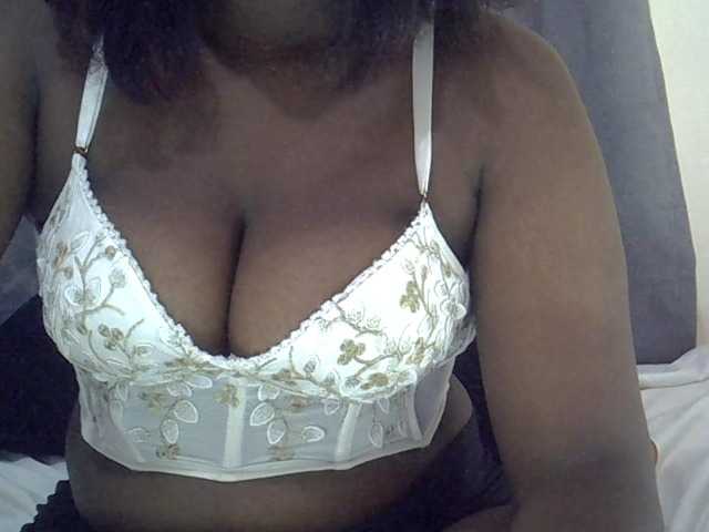 Camilapretty01's BongaCams show and profile