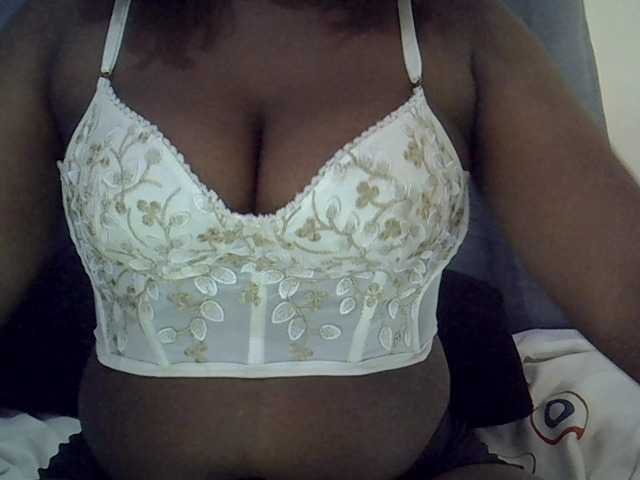 Camilapretty01's BongaCams show and profile
