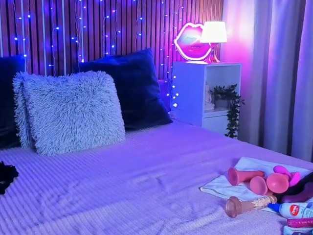 SashaSkyX's BongaCams show and profile