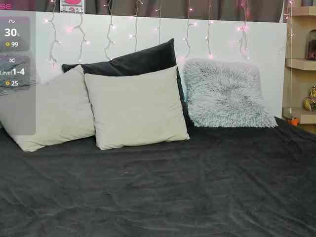 SashaSkyX webcam