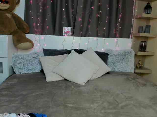 SashaSkyX webcam