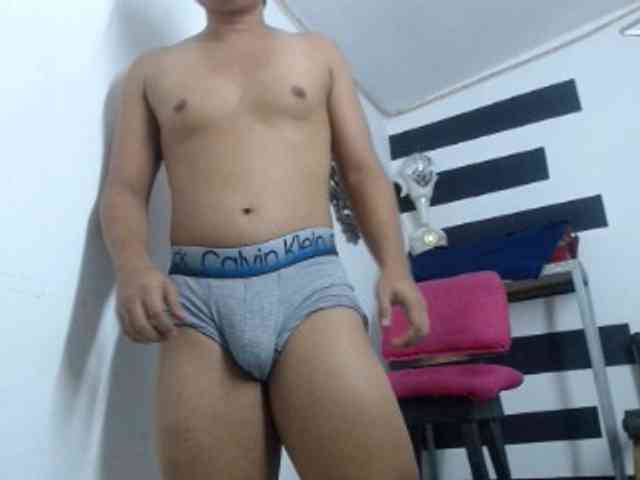jisuthlatin Live Webcam on BongaCams