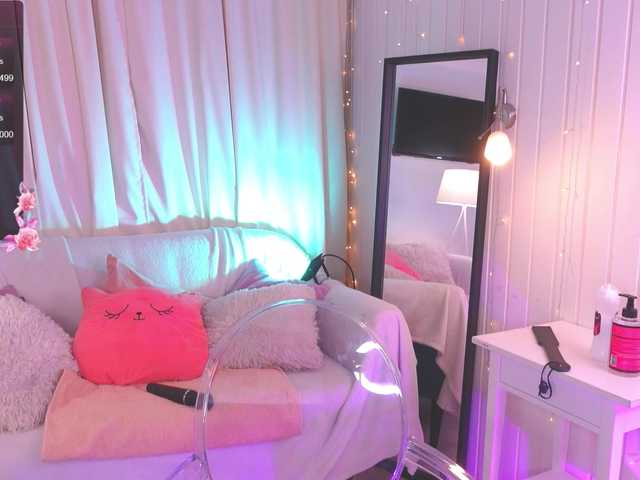 CrazyWine's BongaCams show and profile