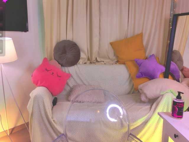 CrazyWine's BongaCams show and profile