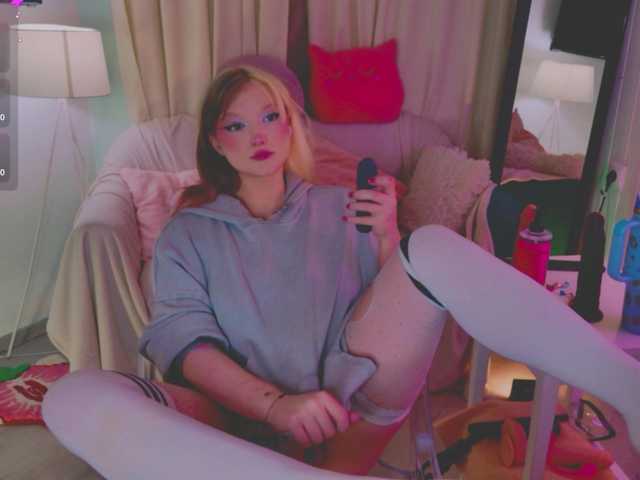 CrazyWine's BongaCams show and profile