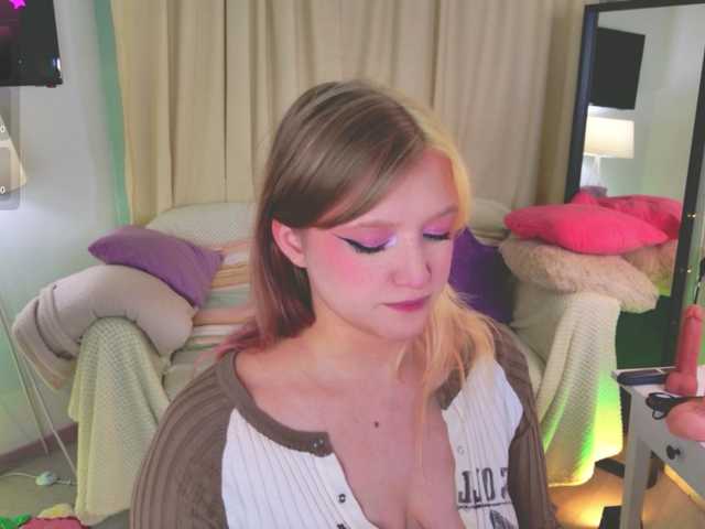 CrazyWine's BongaCams show and profile