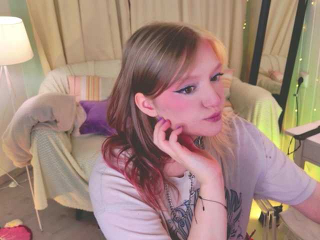 CrazyWine's BongaCams show and profile