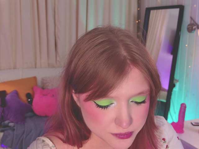 CrazyWine's BongaCams show and profile