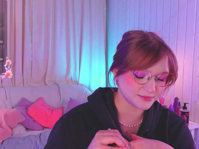 CrazyWine's BongaCams show and profile