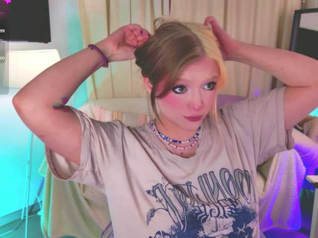 CrazyWine's BongaCams show and profile