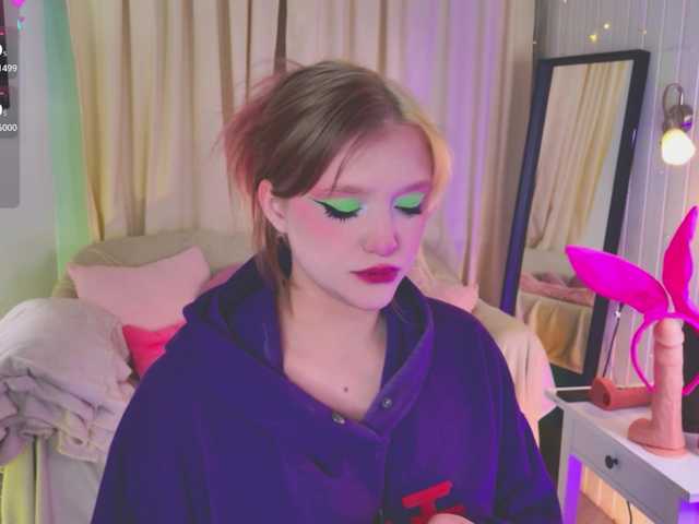 CrazyWine's BongaCams show and profile