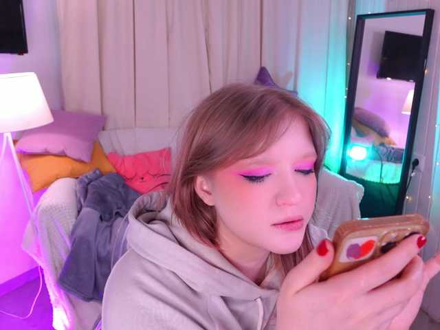 CrazyWine's BongaCams show and profile