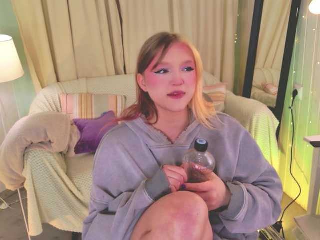 CrazyWine's BongaCams show and profile