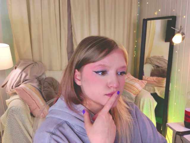 CrazyWine's BongaCams show and profile