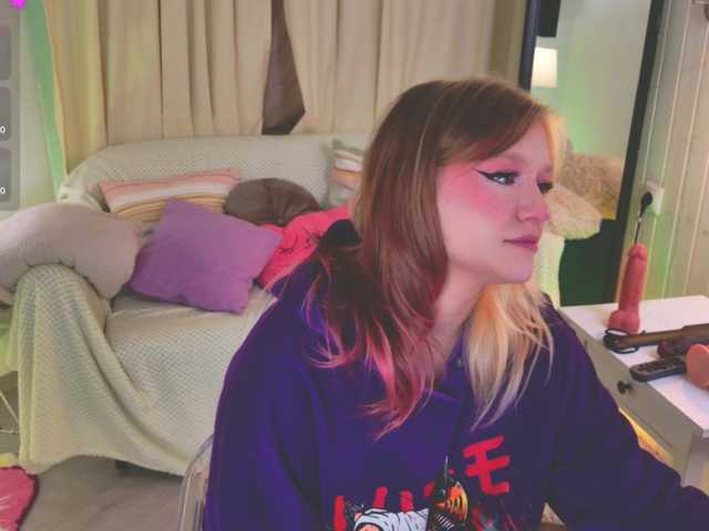 CrazyWine's BongaCams show and profile