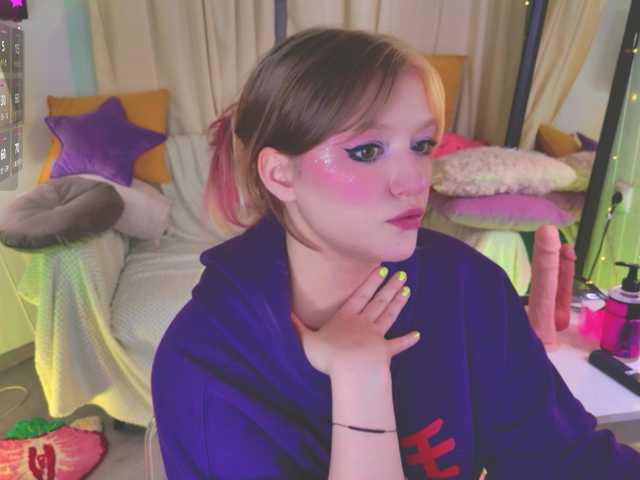 CrazyWine's BongaCams show and profile