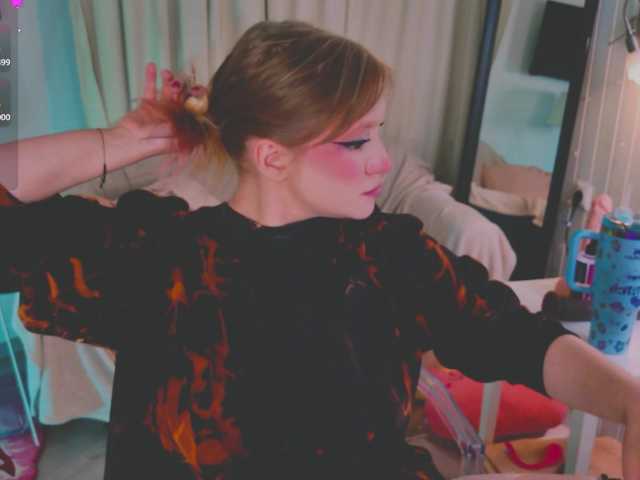 CrazyWine's BongaCams show and profile