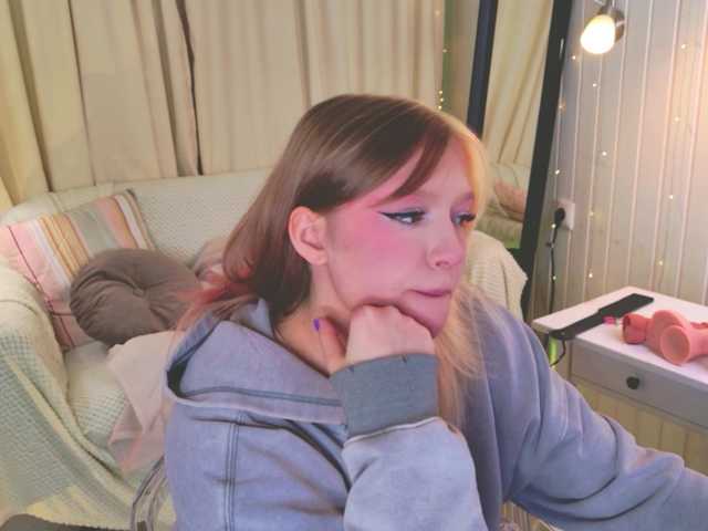 CrazyWine's BongaCams show and profile