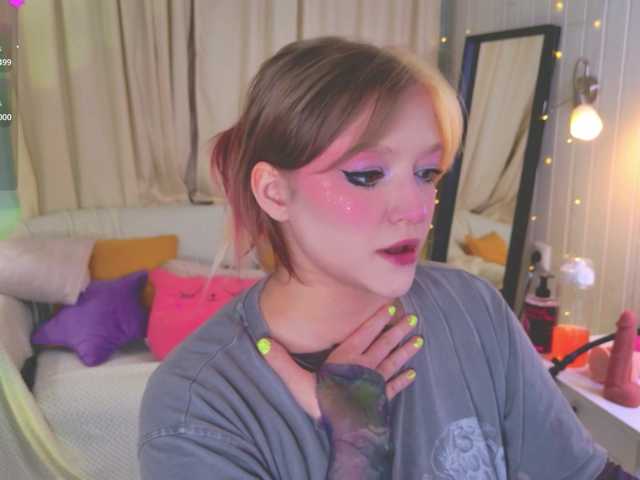 CrazyWine's BongaCams show and profile