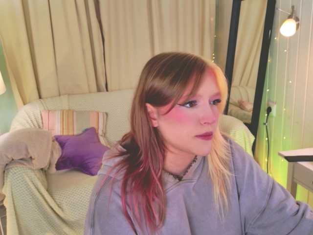 CrazyWine's BongaCams show and profile