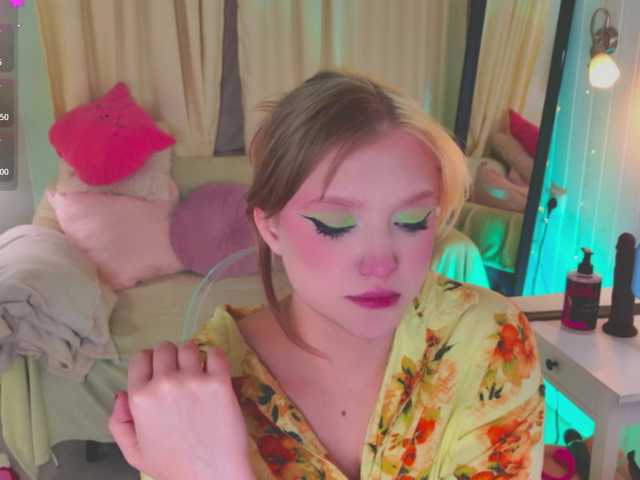 CrazyWine's BongaCams show and profile