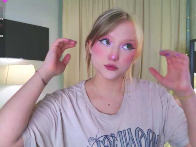 CrazyWine's BongaCams show and profile