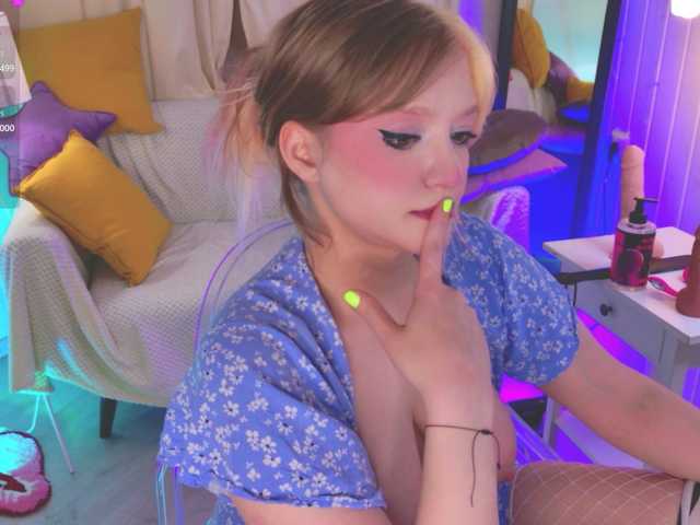 CrazyWine's BongaCams show and profile