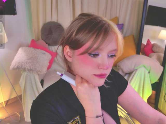 CrazyWine's BongaCams show and profile