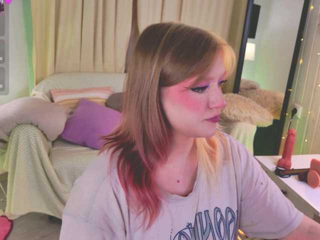 CrazyWine's BongaCams show and profile