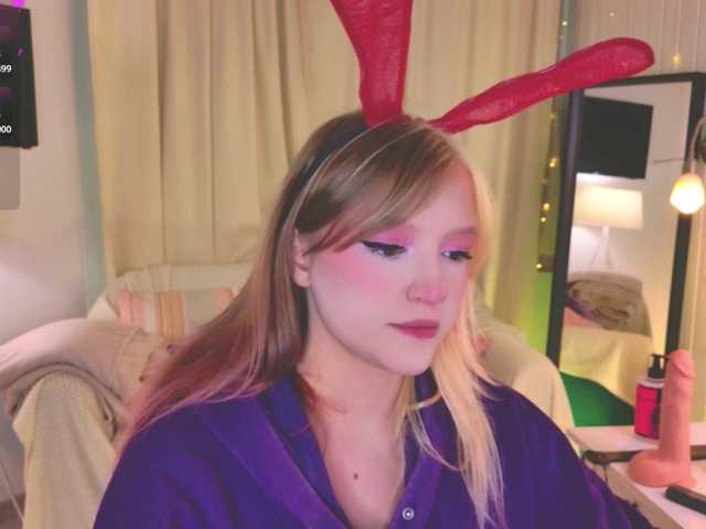 CrazyWine's BongaCams show and profile