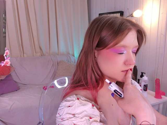 CrazyWine's BongaCams show and profile